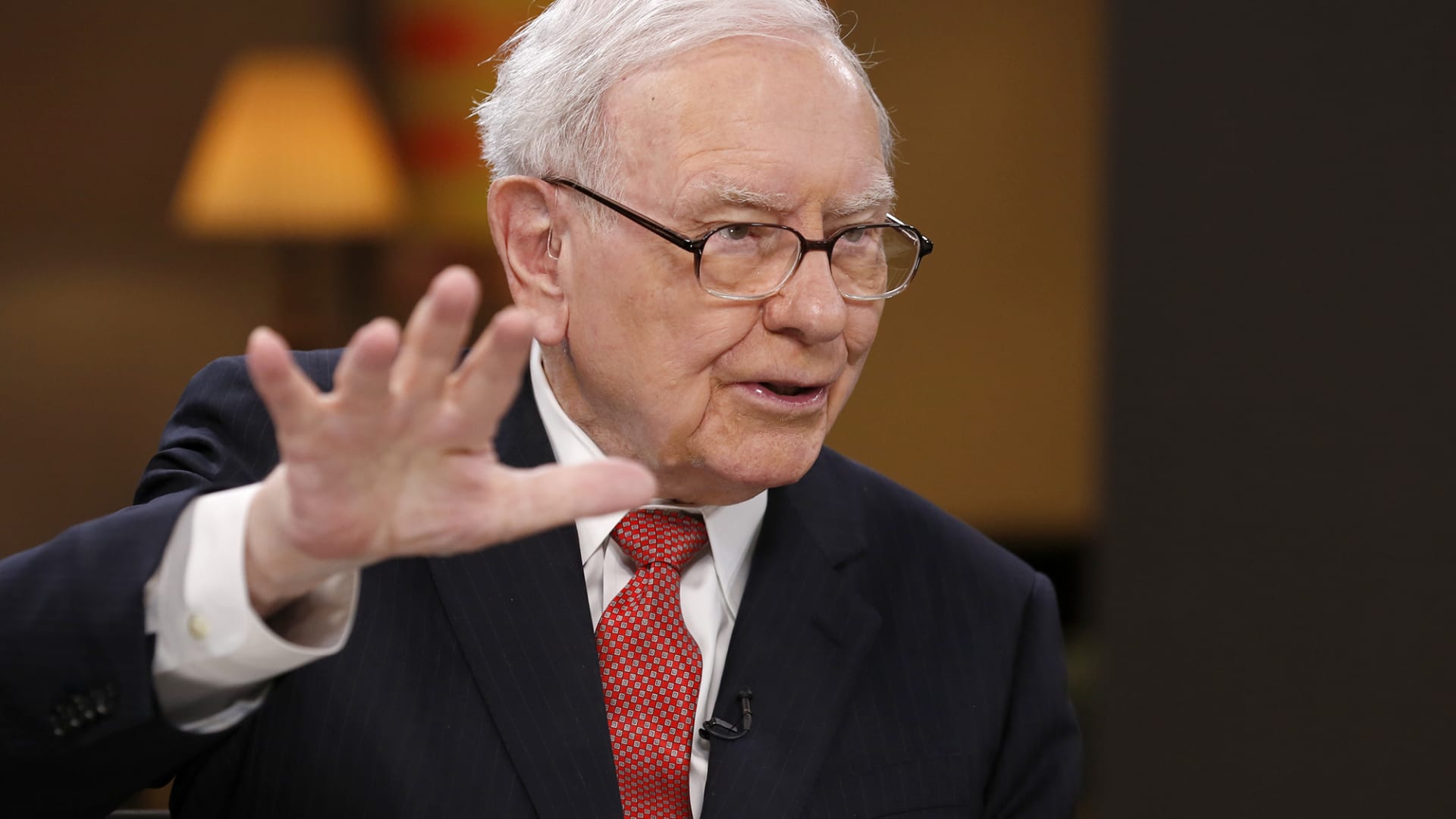 Warren Buffett speaks out in opposition to creating household wealth dynasties, provides away one other $1.1 billion