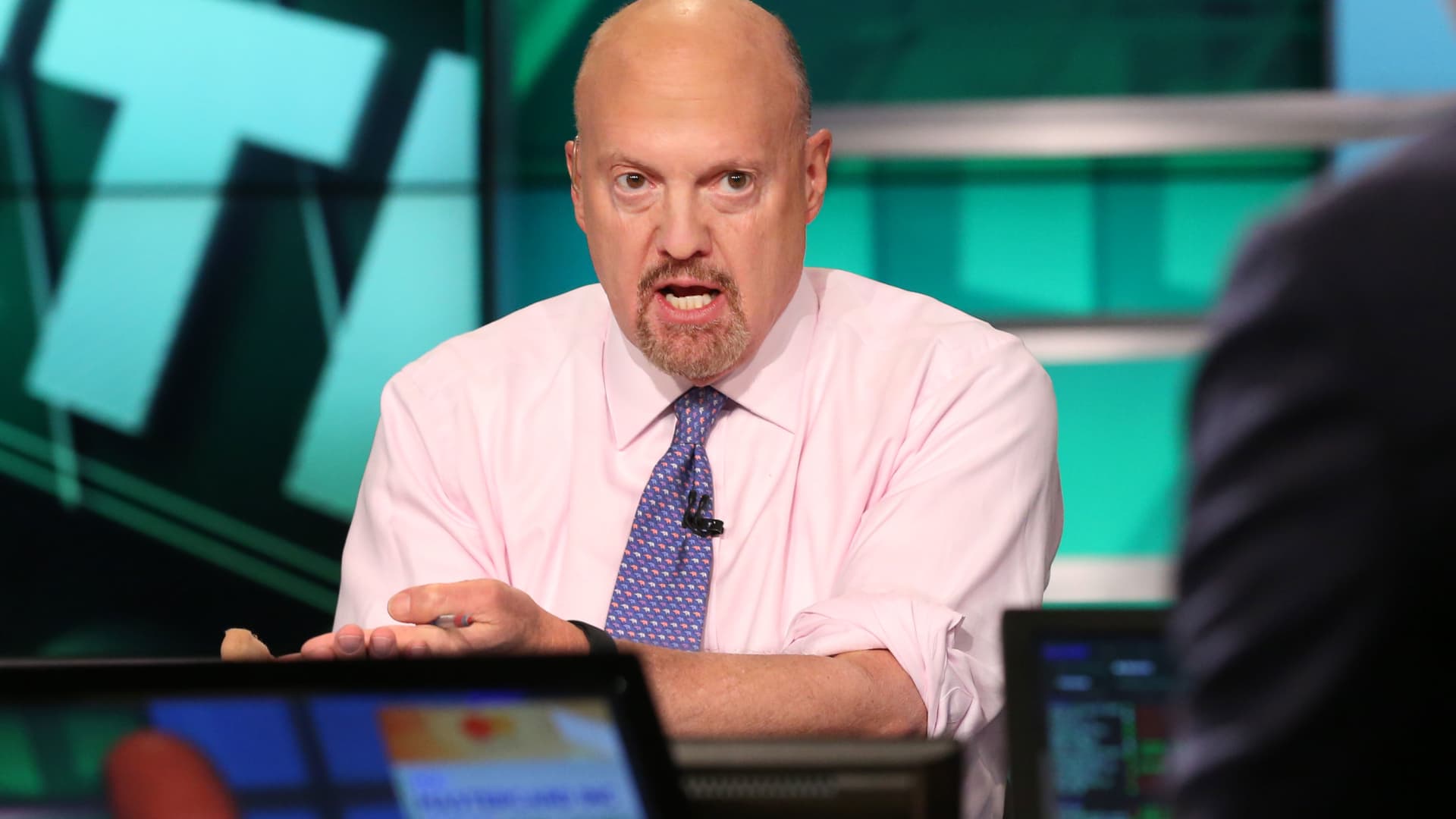 Jim Cramer explains why the Nasdaq did not rally on Monday