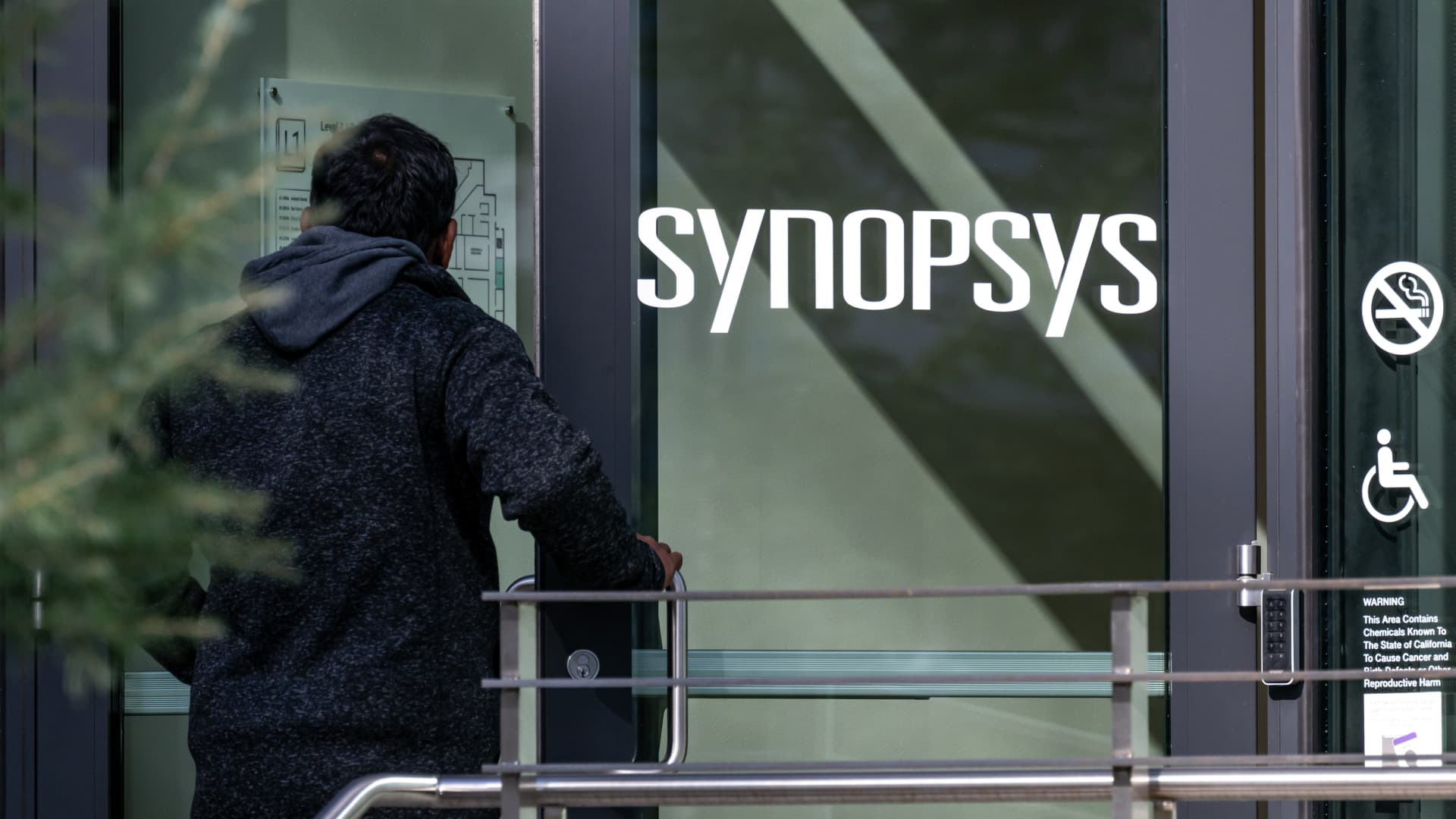 These semi shares lagged in 2025. Why Loop Capital sees them doing effectively in 2026