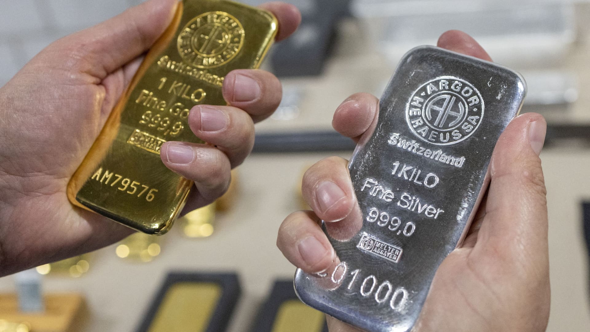 Silver, gold unload as valuable metals markets nosedive